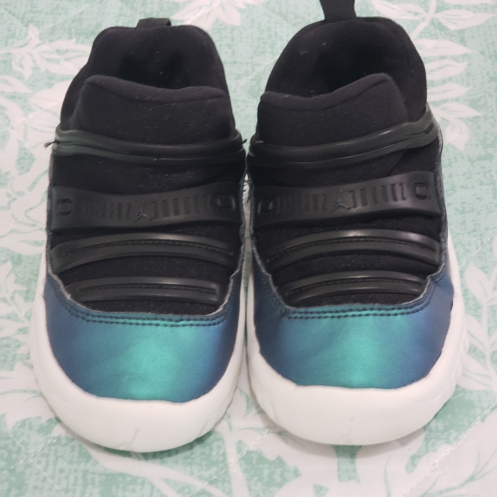 Jordan Retro 11 Little Flex Toddler Sneaker